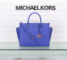 包包專柜專賣風(fēng)靜物拍攝 女包拍攝產(chǎn)品拍相商業(yè)攝影 包包場景網(wǎng)拍女款箱包 專柜場景棚拍圖片